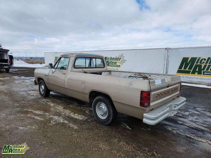 1992-dodge-150-image-3