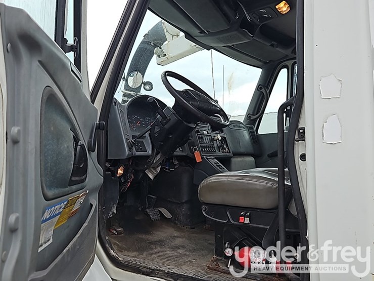 2004-international-7400-image-30