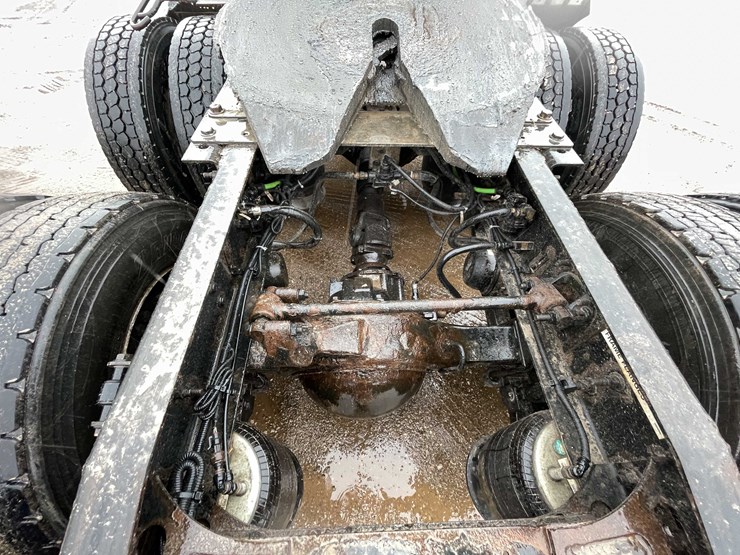 #230-•-2016-international-semi-tractor-(has-wi-title)-(denmark,-wi)-image-26