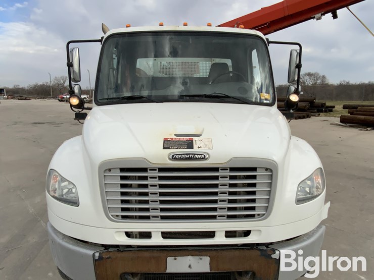 2013-freightliner-m2-106-image-19