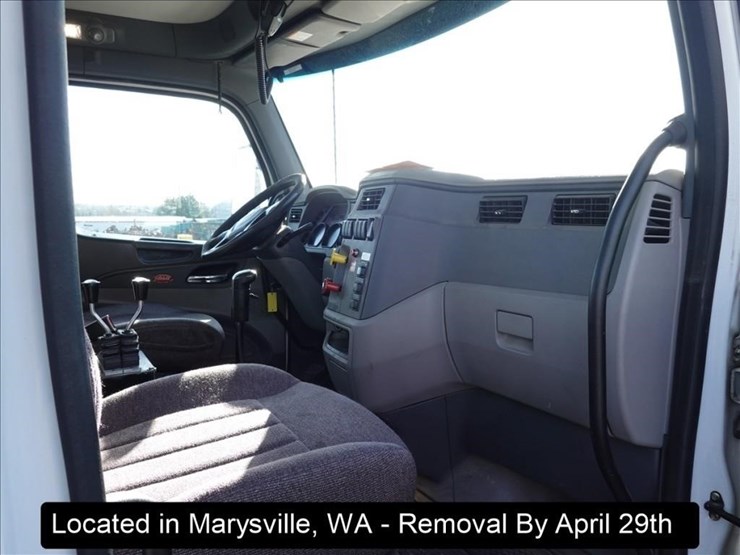 2015-peterbilt-567-image-17