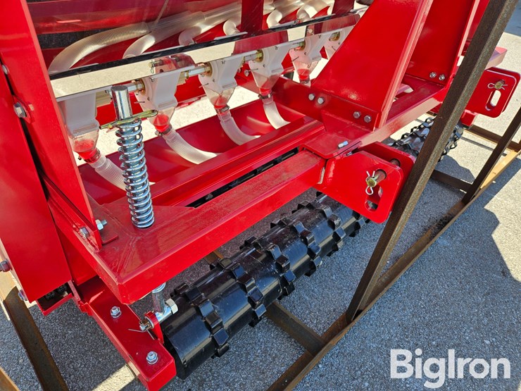 2025-massey-ferguson-730-image-18