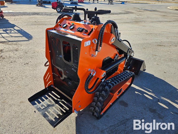 2025-massey-ferguson-730-image-5