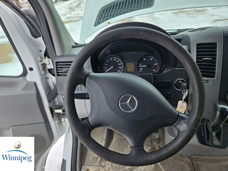 2011-mercedes-benz-sprinter-2500-image-24