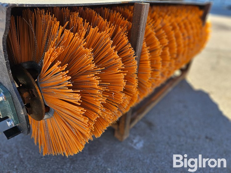 2025-massey-ferguson-730-image-14