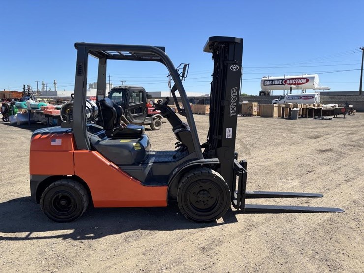 2017-toyota-8fgu30-image-7