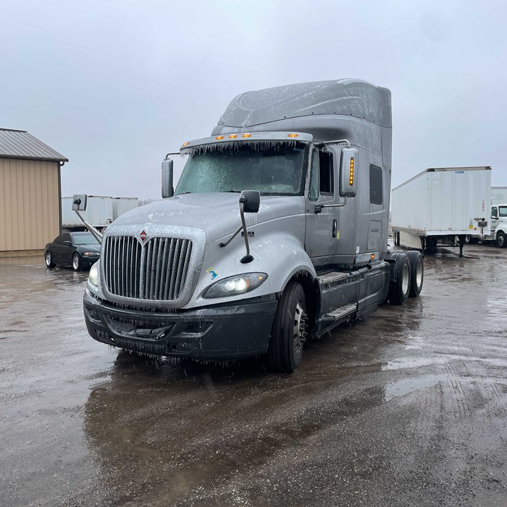 #230 • 2016 International Semi-Tractor (Has WI Title) (Denmark, WI)
