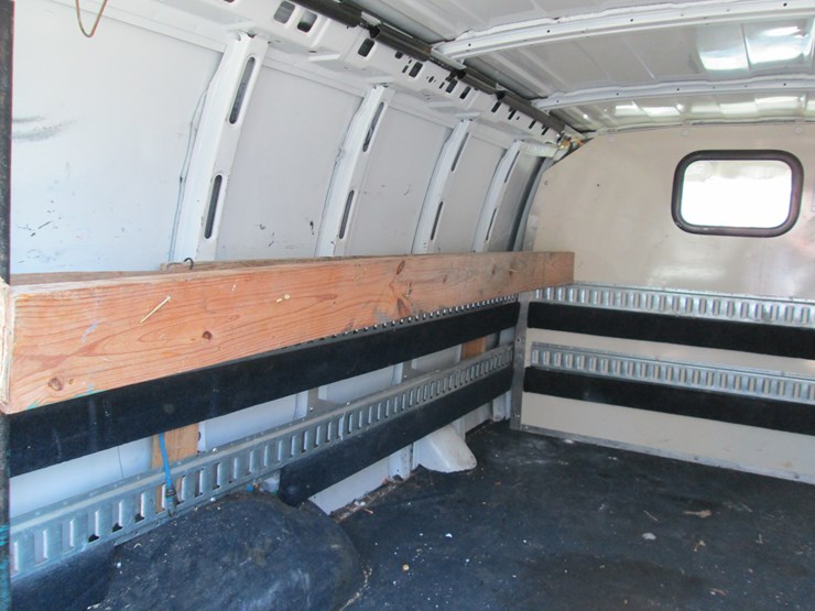 2012-chevrolet-express-g1500-image-10