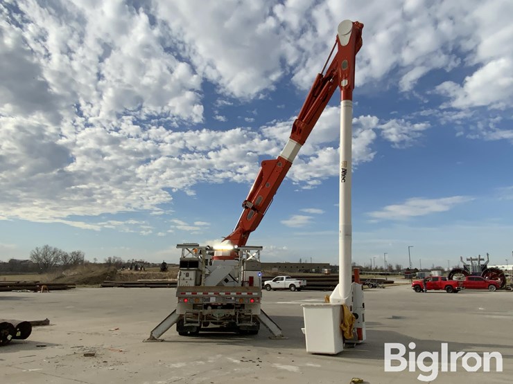 2015-freightliner-m2-106-image-6