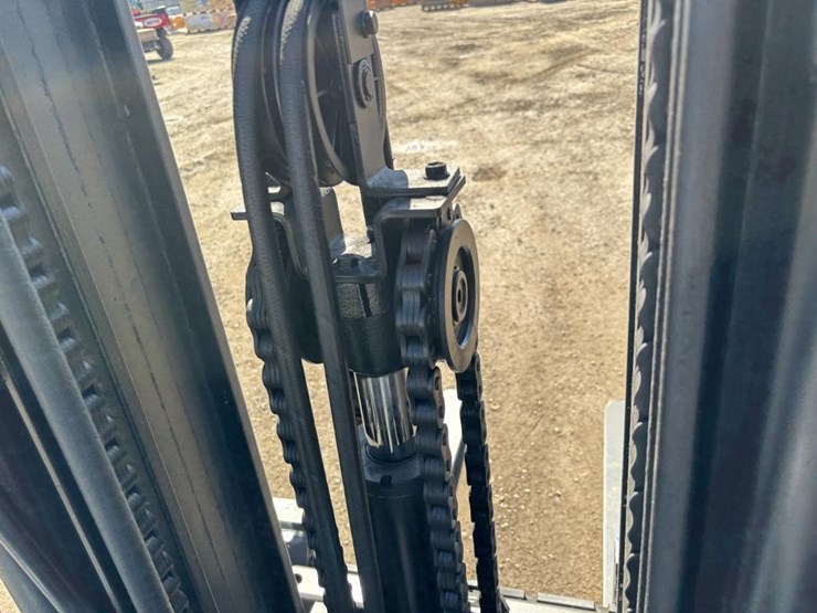 2017-toyota-8fgu30-image-14