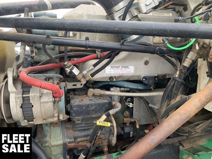 2003-freightliner-fl106-image-18