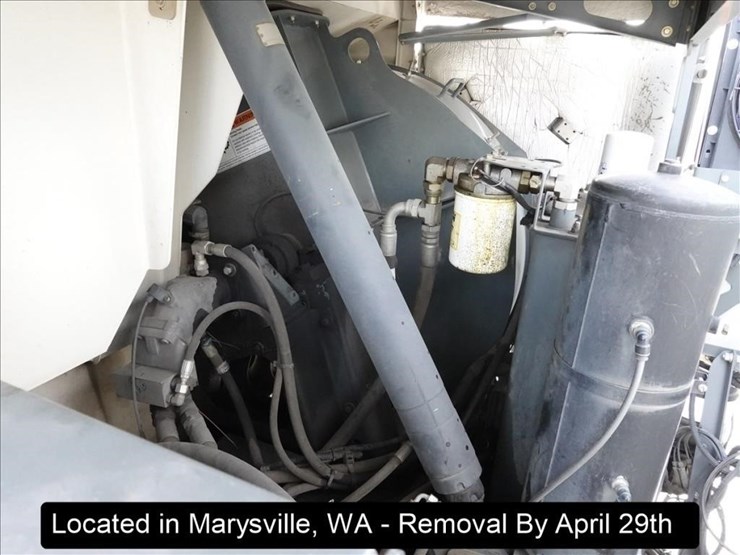 2020-freightliner-m2-106-image-5