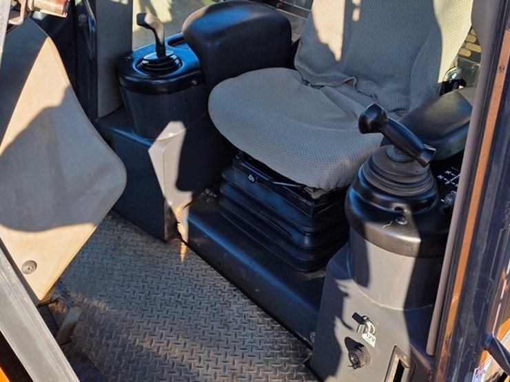 2013-case-850m-image-67