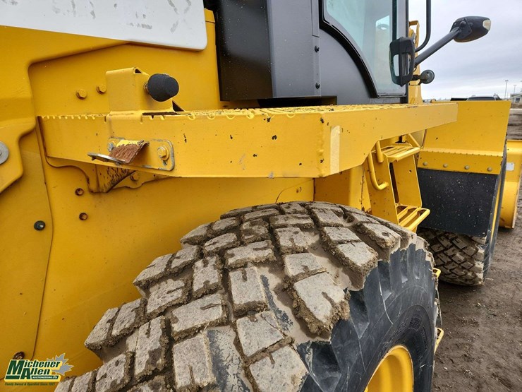 2014-caterpillar-910k-image-37