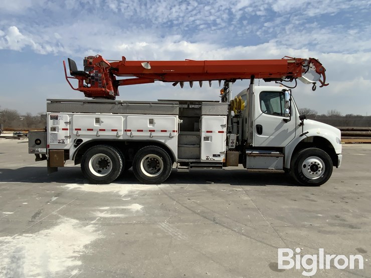 2014-freightliner-m2-106-image-12