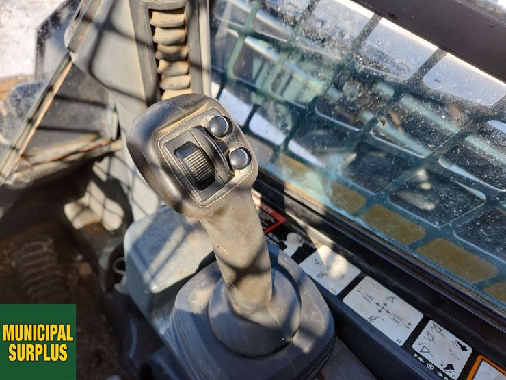 2015-deere-326e-image-19