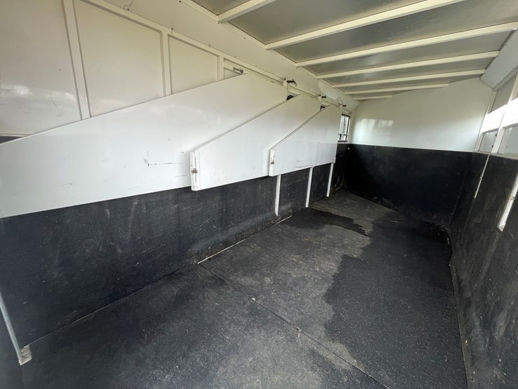 #292-•-2005-trails-west-classic-horse-trailer-(has-mn-title-in-delay)(scandia,-mn)-image-25