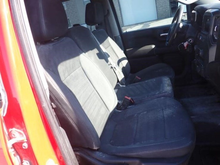 2022-chevrolet-2500hd-image-39