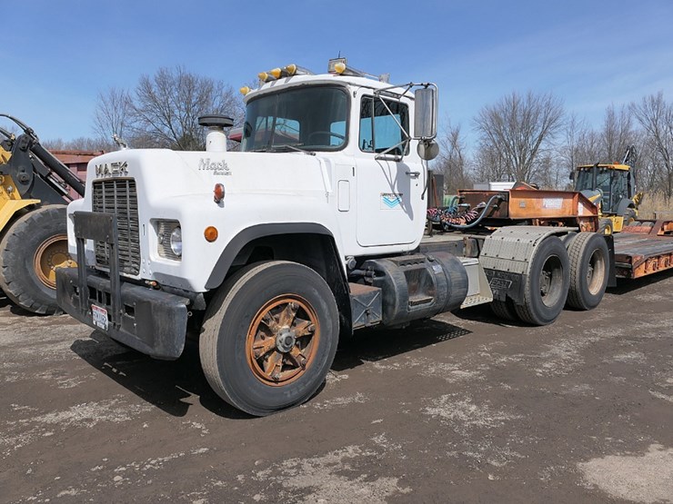 1988-mack-r688st-image-1