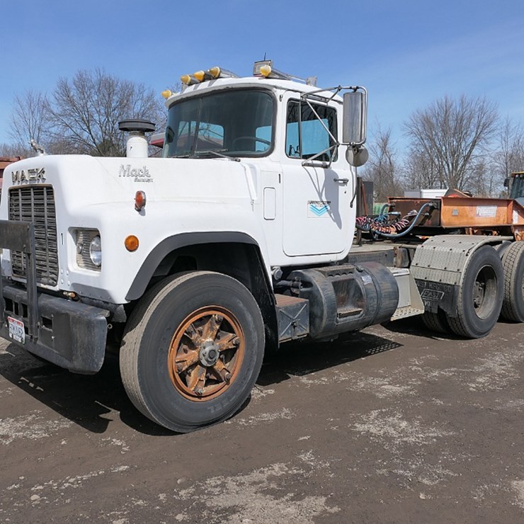 1988 MACK R688ST