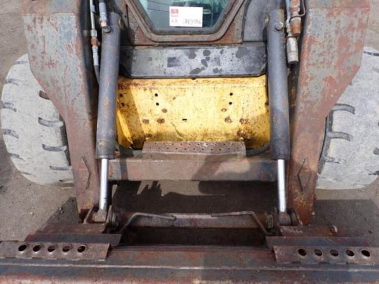 2005-new-holland-ls185b-image-26