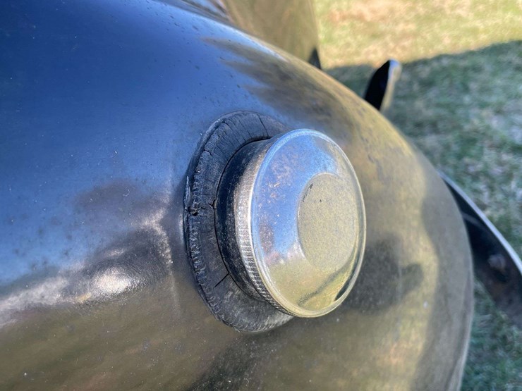 1938-ford-two-door-deluxe-sedan---original-car!-image-44