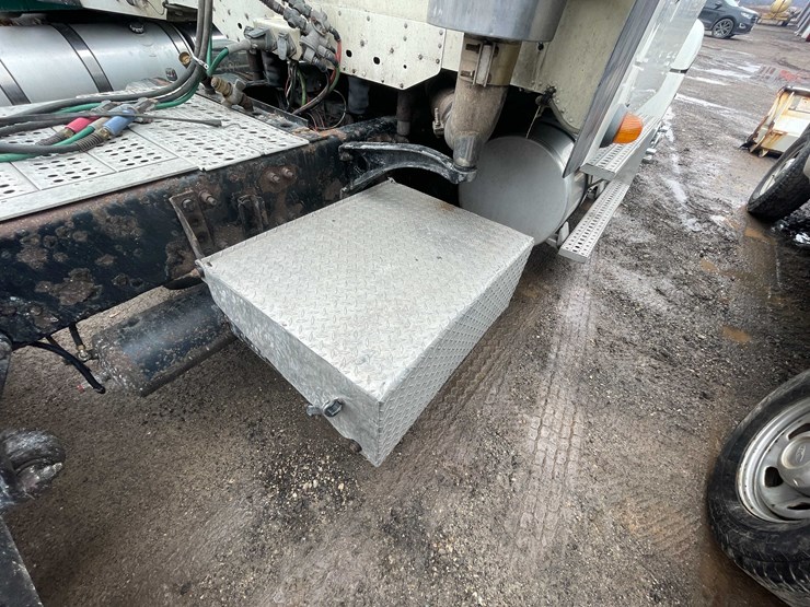 #238-•-2007-freightliner-semi-tractor-(title-in-delay)-(denmark,-wi)-image-37