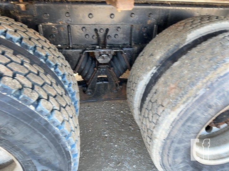 2002-kenworth-t800-image-12