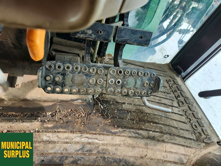 2014-john-deere-6115d-image-16