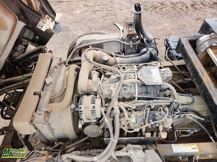 2016-isuzu-npr-image-19