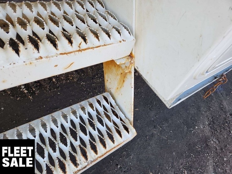 2020-freightliner-m2-106-image-52