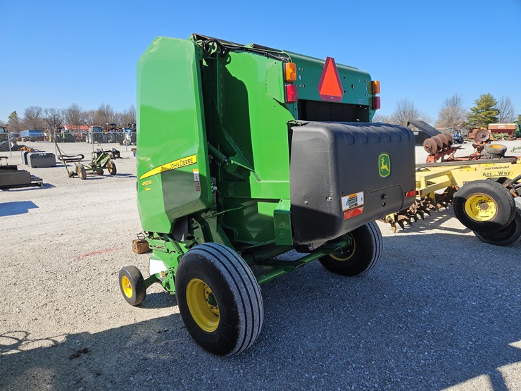 2020-john-deere-450m-image-7