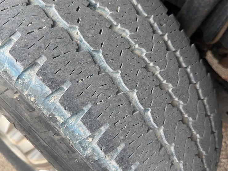 2020-ford-f350-xl-image-14