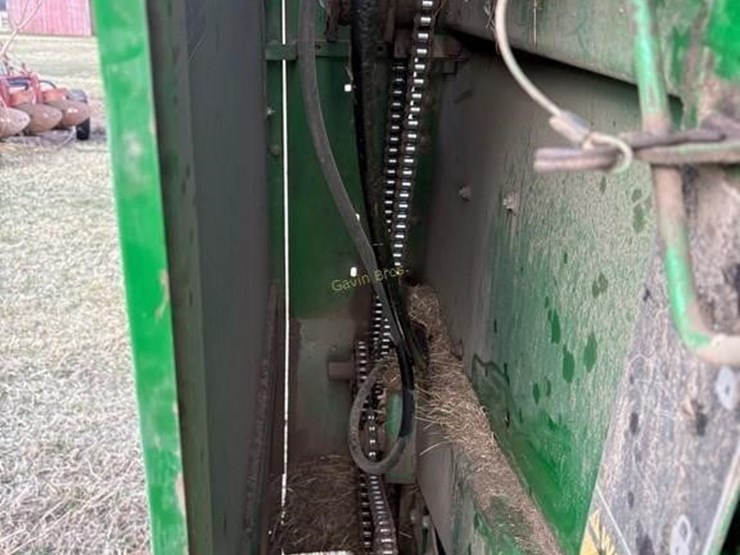 john-deere-335-image-8