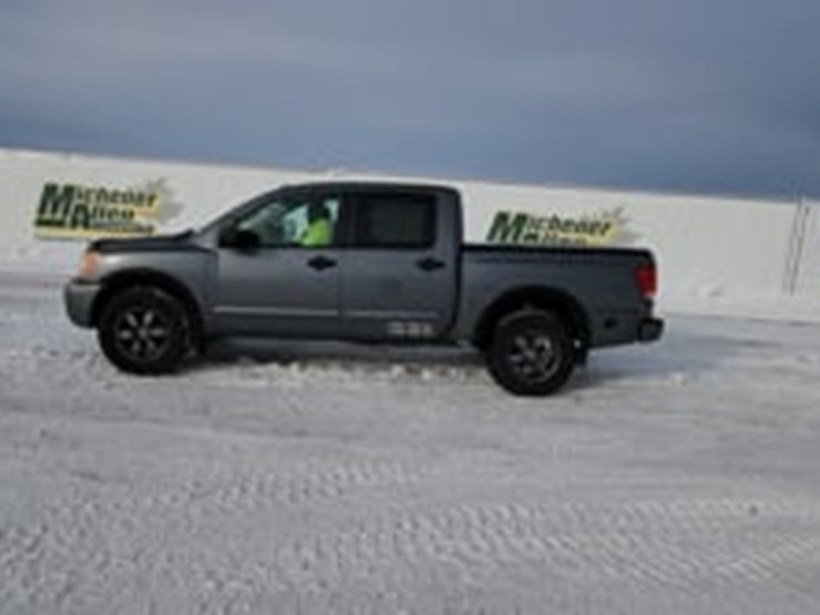 2014-nissan-titan-image-5