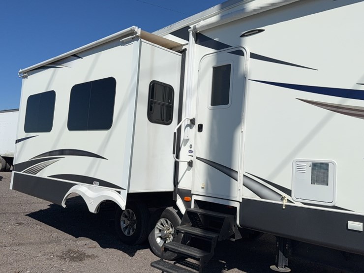 #3003-•-2014-big-horn-39'-5th-wheel-camper-image-7