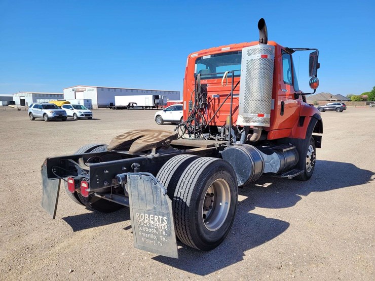 2009-international-tractor-truck-image-8