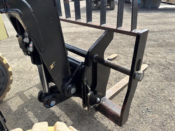 2017-jlg-g5-18a-image-12