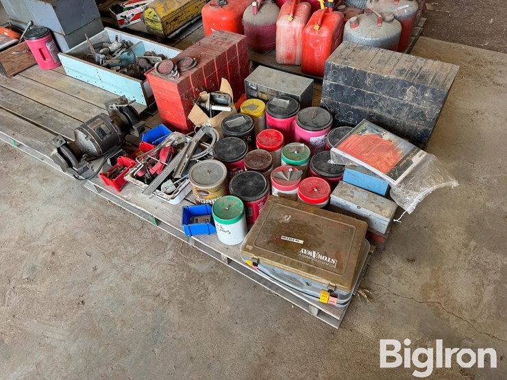 nails/screws/fasteners-image-1