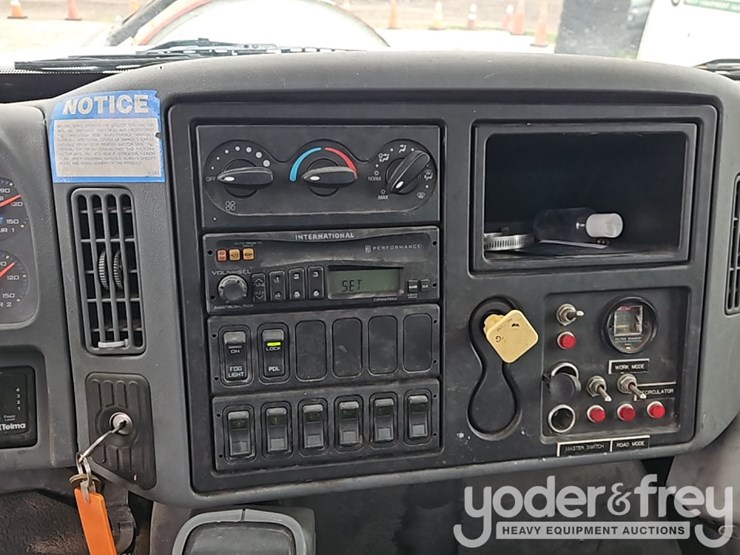 2004-international-7400-image-34