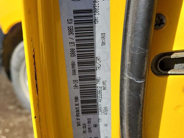 2019-ram-1500-classic-image-40