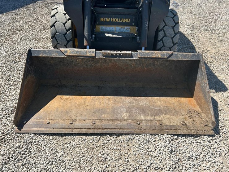 2016-new-holland-l234-image-9