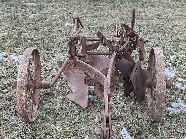 two-bottom-oliver-plow-image-8