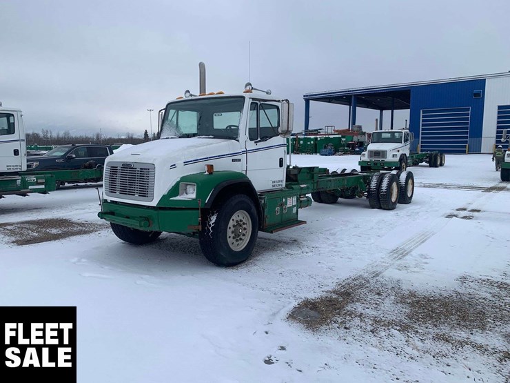 1999-freightliner-fl80-image-1