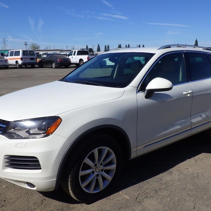 2012 VOLKSWAGEN TOUAREG