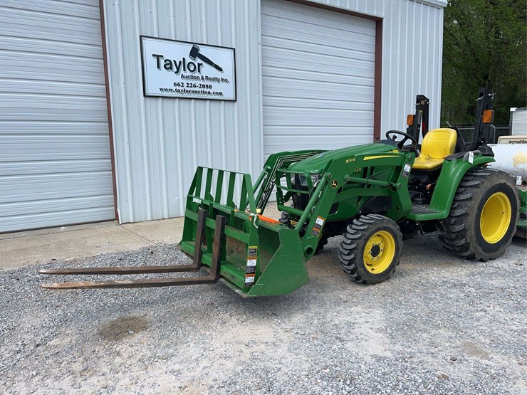 2021-john-deere-3032e-image-1