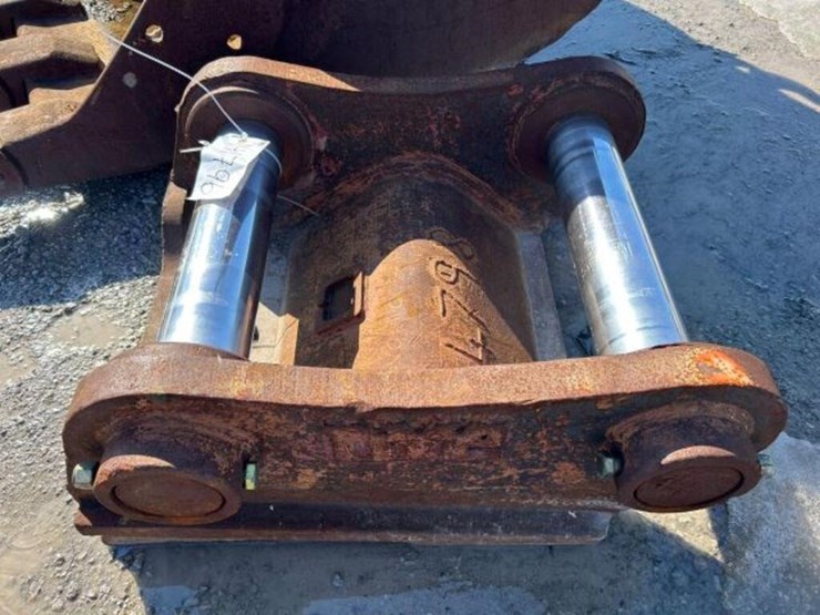 nye-volvo-700-hb5800-hammer-coupler-image-1