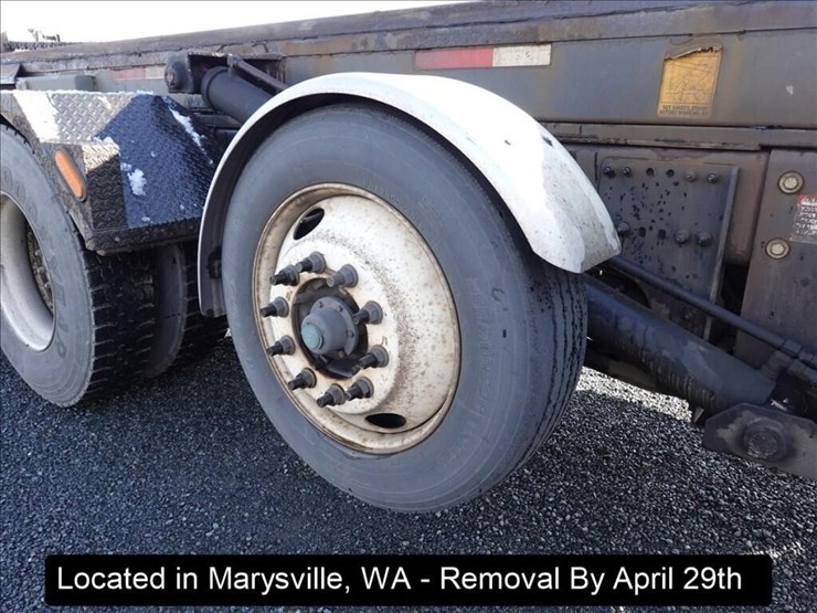 2015-peterbilt-567-image-38