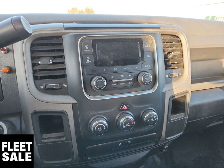 2019-ram-1500-classic-image-21