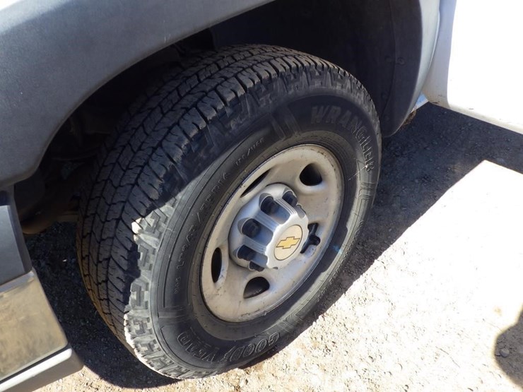 2003-chevrolet-2500hd-image-14